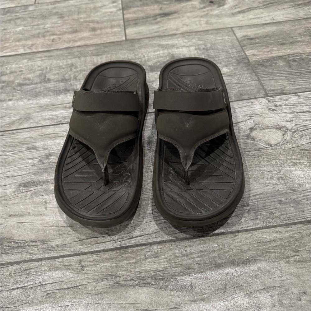 Vionic Black Flip-Flop Sandals